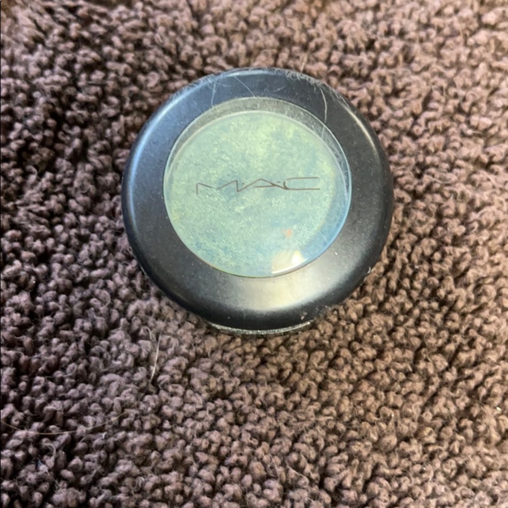 MAC Eyeshadow “Steamy”